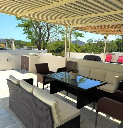 Tropical 2Nd Floor Condo With Rooftop