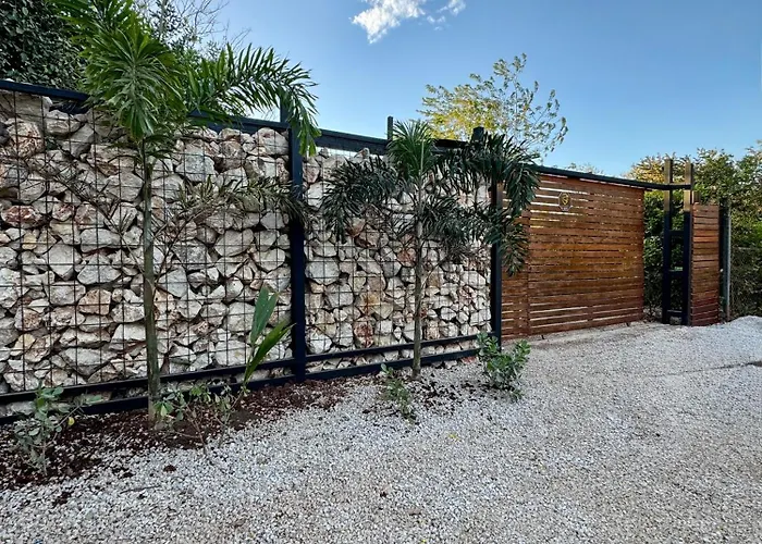 Lunamar Avellanas Studios