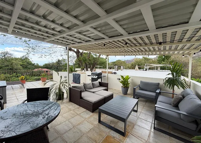 Charming Condo With A Rooftop, Across Beach