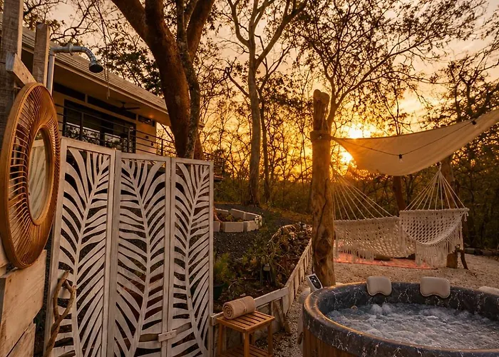 Casa Jungle Escape With Private Hot Tub Near The Beach