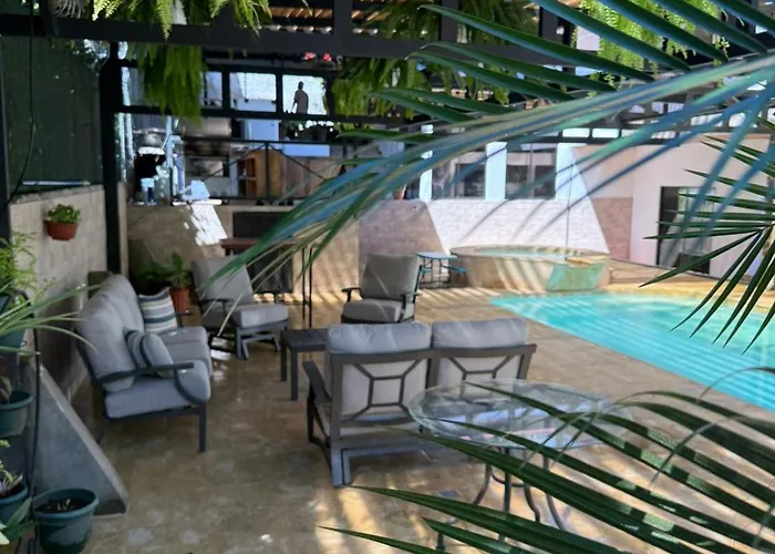Tropical Villa With Priv Pool, Jacuzzi & Relaxing Mad