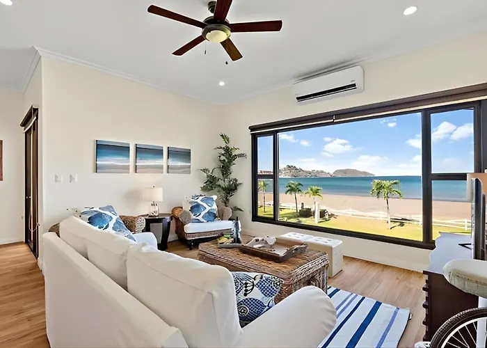 Pacific Beach 9 - Beachfront Condo, Bbq, Pool, Prime Location, Sleeps 4