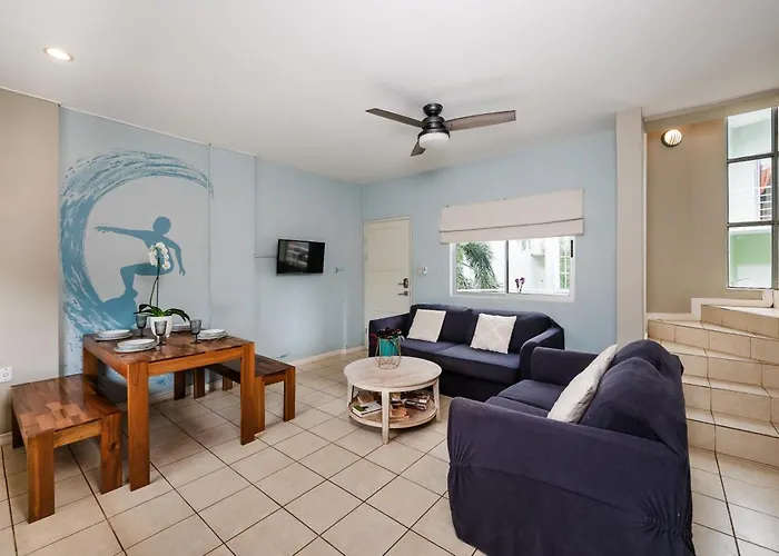 Sunny 2Br Condo Walk To Beach