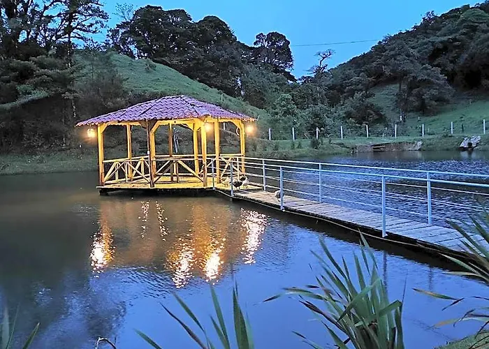 Burbi Lake Lodge Monteverde