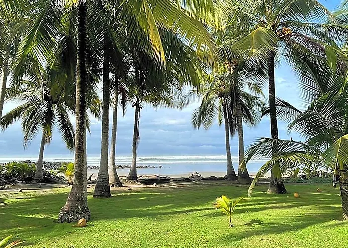 Salvatierra Beachfront Hotel