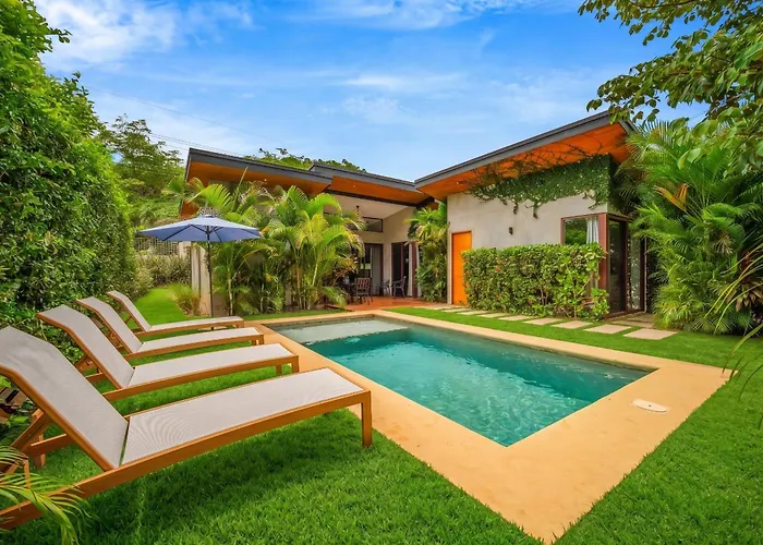 Modern Jungle Retreat w Detached Guest Home Near Beach