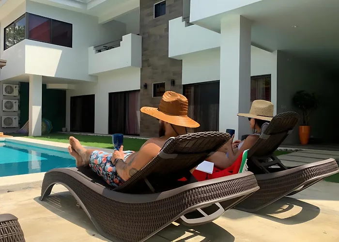 Relaxing 2BR Stay Saltwater Pool&Modern Amenities