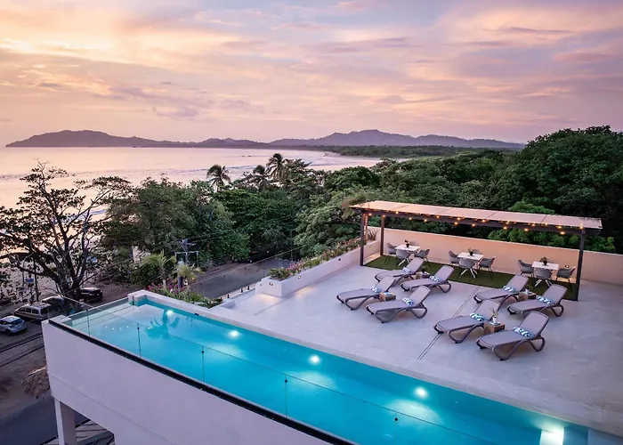 Iguana Surf Boutique Hotel Tamarindo Rooftop Pool & Beachfront Suites