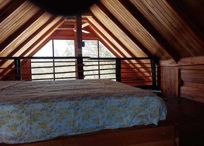 Tranquil 2-Bedroom House Retreat Near S