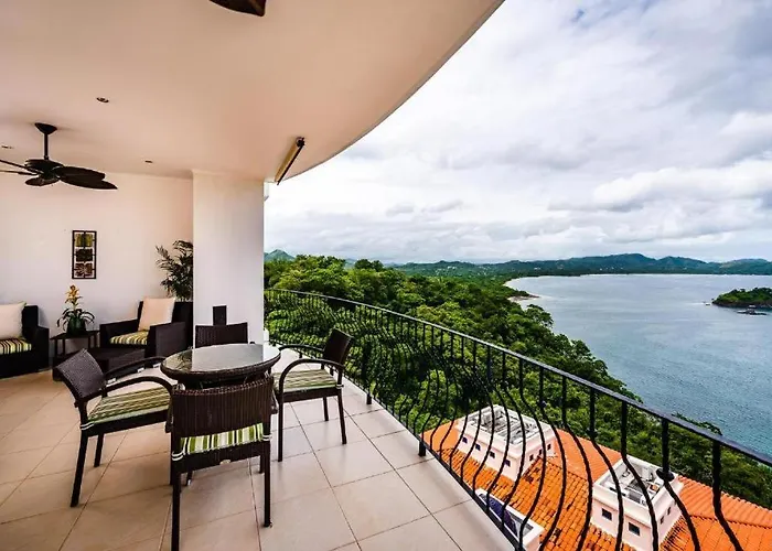 Stylish Oceanview Condo With Quick Beach Access Modern Design & Spacious Balcony