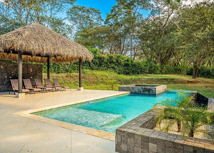 Walk To 2 Beaches! Villa W/ Pool, Lava-Stone Spa