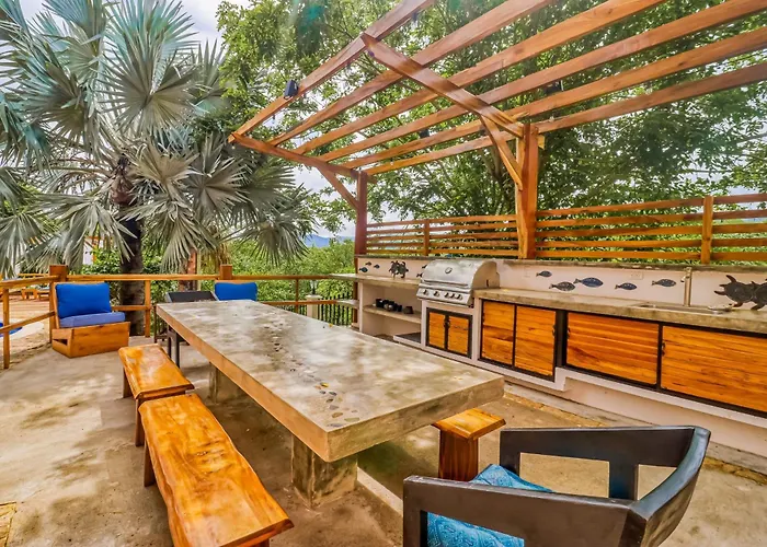 Walk To Ocean! Flamingo Beach Condo W/ Pool Access