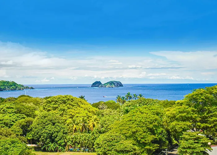 Playa Hermosa Penthouse: Ocean Views, 2 Pools