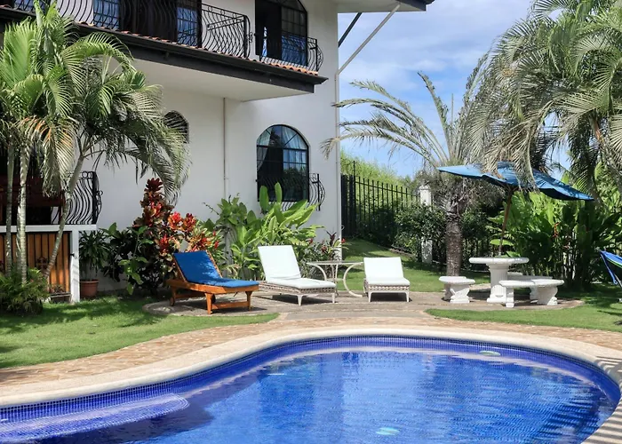 Shared Pool & Outdoor Kitchen: Flamingo Beach Gem