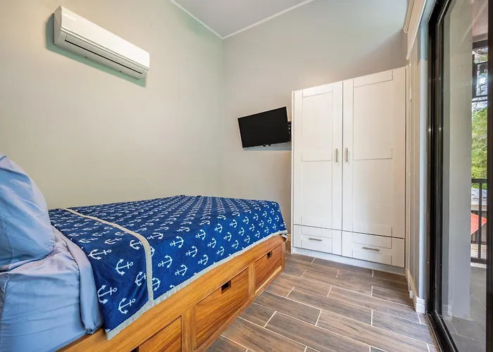 5 Mi To Ocean: 2-Unit Gold Coast Getaway!