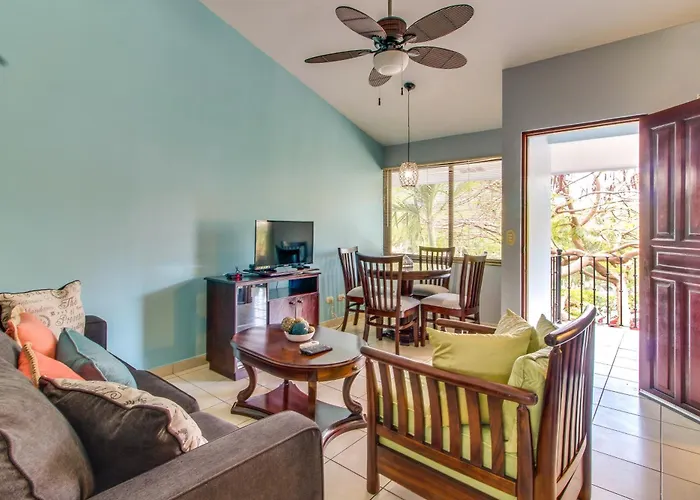 Playas Del Coco Condo: Walk To Beach & Restaurants